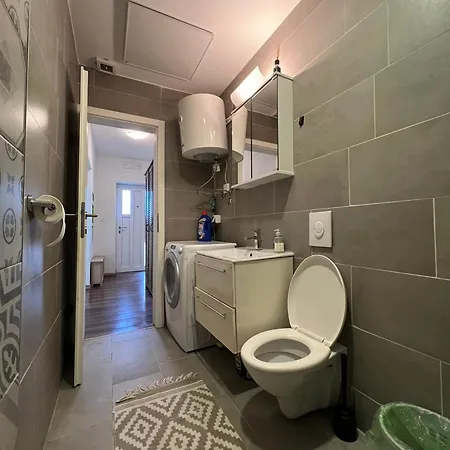 Διαμέρισμα Lovely *